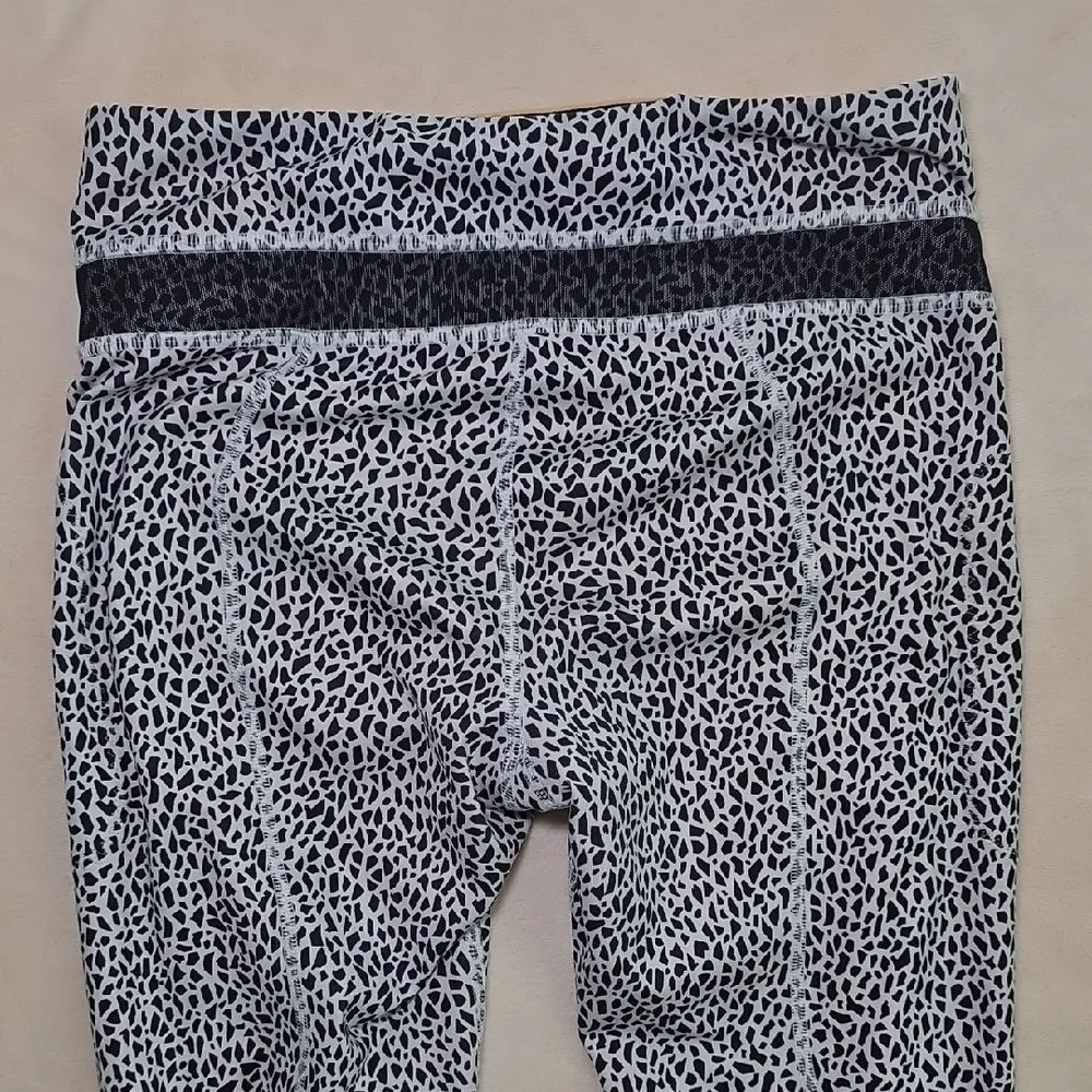 lululemon athletica sleek black